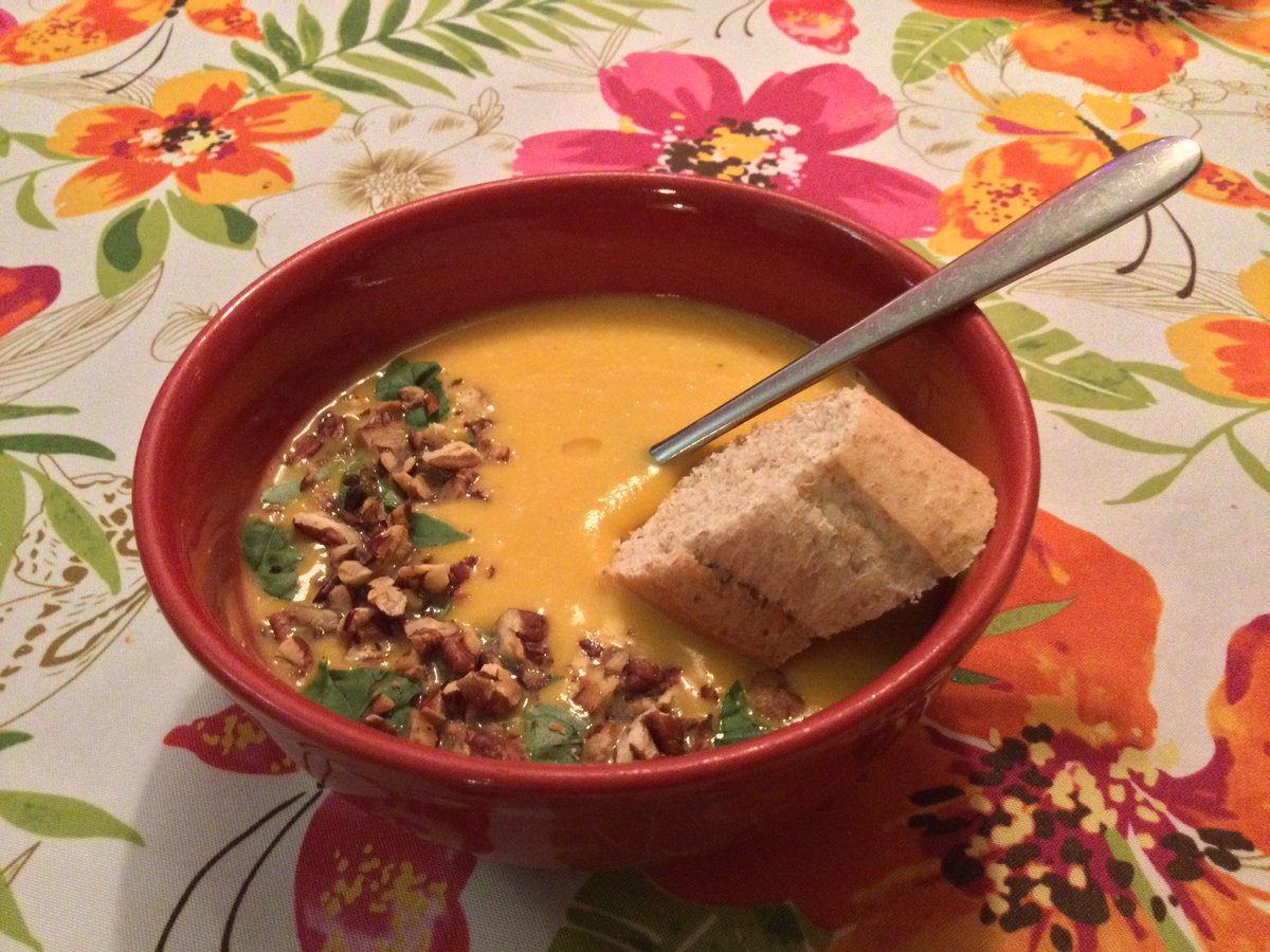 Sheena_Joy_N's tweet photo. Made a yummy butternut squash #soup I saw on pinterest (https://t.co/CgWLQZaXdv). It was so yummy, served it with a whole wheat baguette. Me &amp; hubby loved it👌🏽🥣
#pinspired #homemade https://t.co/pxHAx3MFRC