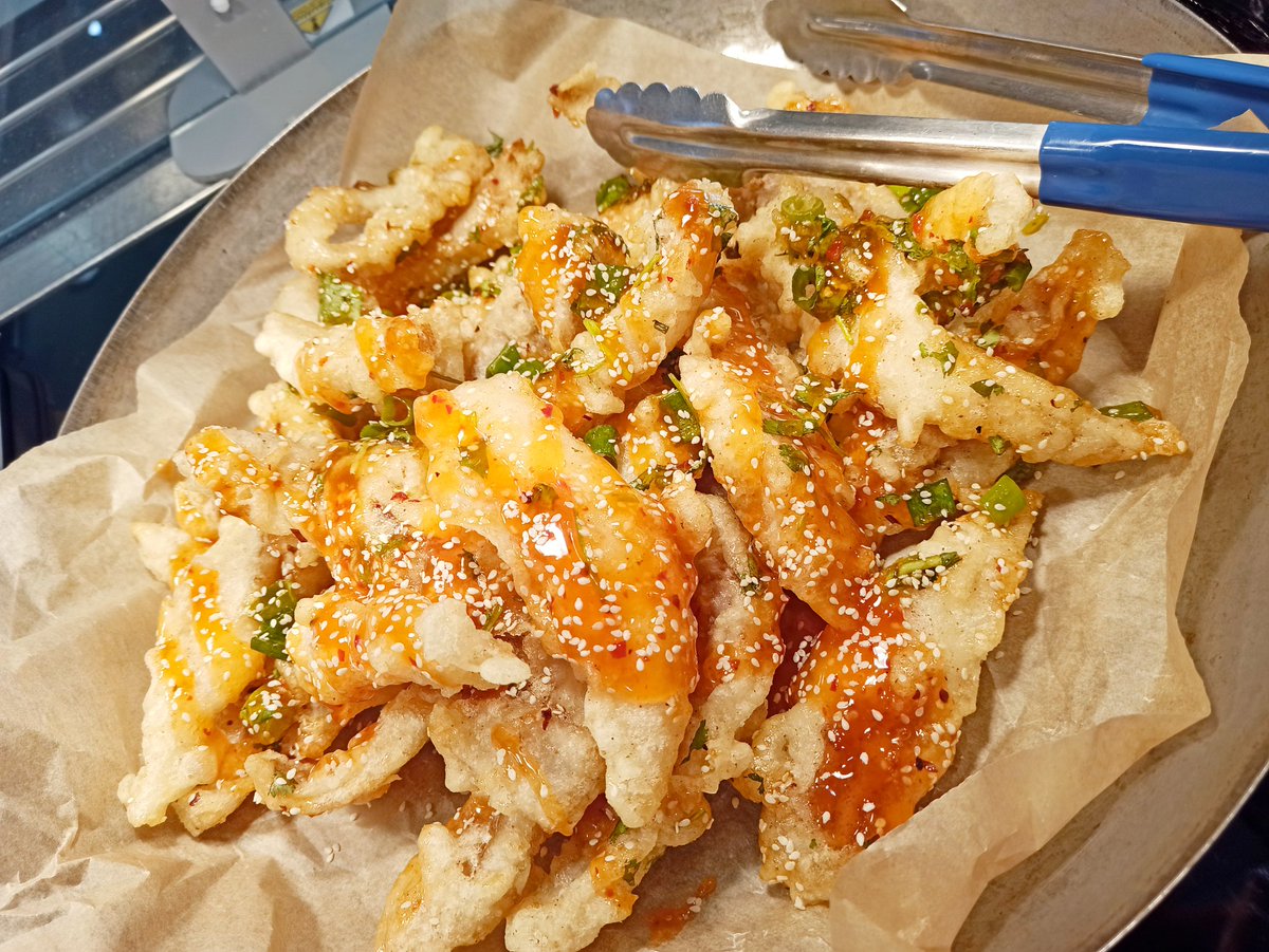 Classic Lasagna with Garlic butter and mozzarella Doughnuts 🍩🍝 rocket salad 🥗and parmesan
Falafel and spicy roasted vegetable wrap, slaw and mint yoghurt🌯🌯
Crispy sweet chilli sesame Pollock flatbread 🌮🥙with masala chips and dressed house salad