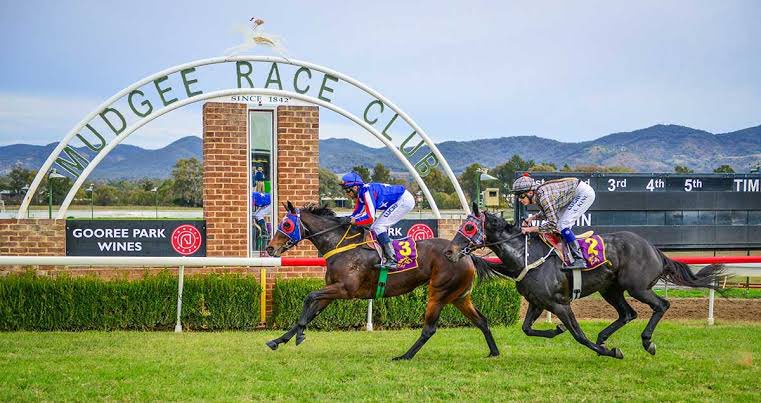 The BSB team are heading to <a href="/MudgeeRaceClub/">Mudgee Race Club</a> tomorrow for Mudgee Cup Day. We spoke to jockey <a href="/Aaronbullock90/">Aaron Bullock</a> who rides Chalmers in the big race. He says he hopes "the real Chalmers shows up ... when he's right, he can win a race like tomorrow."
👂: player.whooshkaa.com/episode?id=765…