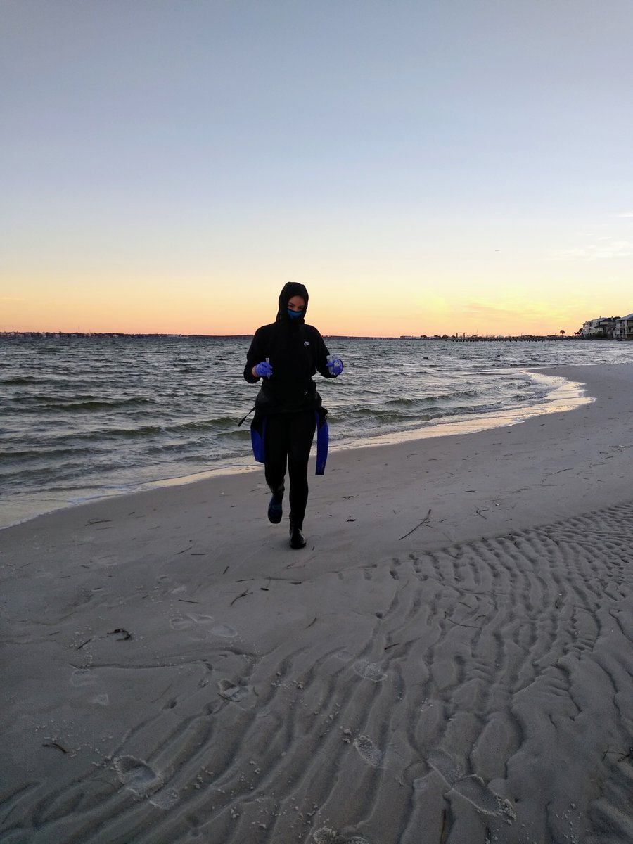 BogantesVik's tweet photo. Florida can get cold! This is how a marine biologist (aka @mb_walkinshaw) looks like when collecting water samples during a freeze warning!!! I was the driver so I had to stay dry hehe #UWF #eDNA #janosiklab #getupearly https://t.co/MU4ObKnfEt