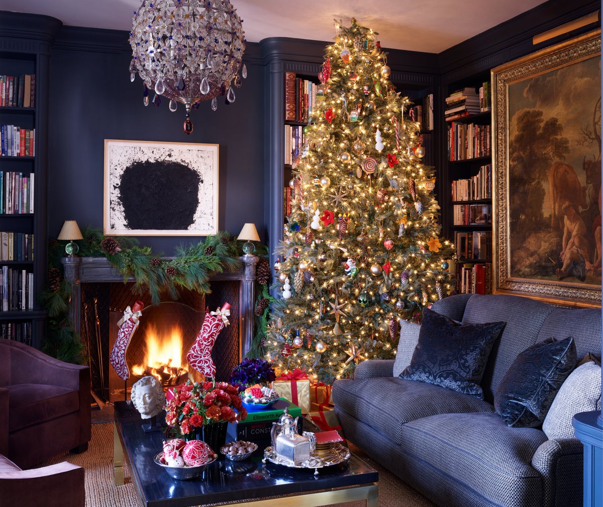 Take a peek inside <a href="/AERIN/">AERIN</a> Lauder's elegant Christmas and Hanukkah celebrations, in part through the eye of her latest book, #EntertainingBeautifully, published by <a href="/rizzolibooks/">Kim Kardashian</a>. And, it makes the perfect gift for the entertaining enthusiasts on your list! theglampad.com/2020/12/aerin-…