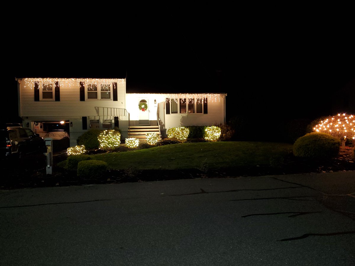 CerundoloMrs's tweet photo. Today, two little elves decorated our house with lights for the holidays. Thank you for your kindness and generosity. Leo loved them and I am sure Marc did too! We are so thankful to be part of this family. ❤#mhhawkfamily @SixTenPrincipal #wedigeps https://t.co/HoCfHPdNGO