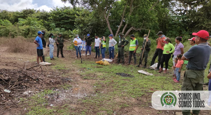 PoliciaVichada's tweet photo. #ProtecciónAmbiental, #GrupoDeGuiasCaninos participan en jornada de limpieza y recolección de escombros organizada por parte @alcaldiapcr contando con la participación de #EMCAP y la comunidad del sector. @ProteccionPonal https://t.co/O4M8EOn9NM