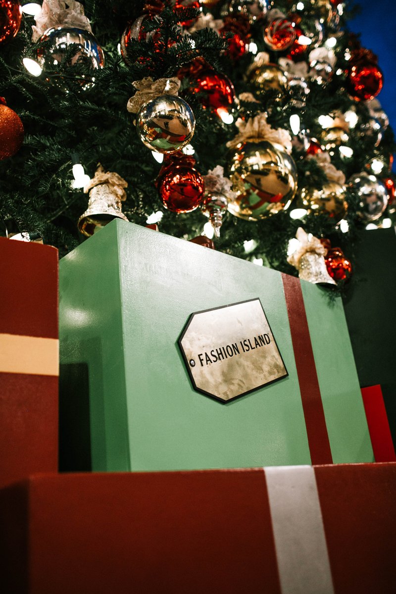 Visit our #instagram page to enter the 12 Days of Christmas Giveaway! Score a gift for yourself or your loved ones (we’ll let you decide).  #FashionIsland #NewportBeach #Giveaway #EnterToWin #GiveawayWinner #Win