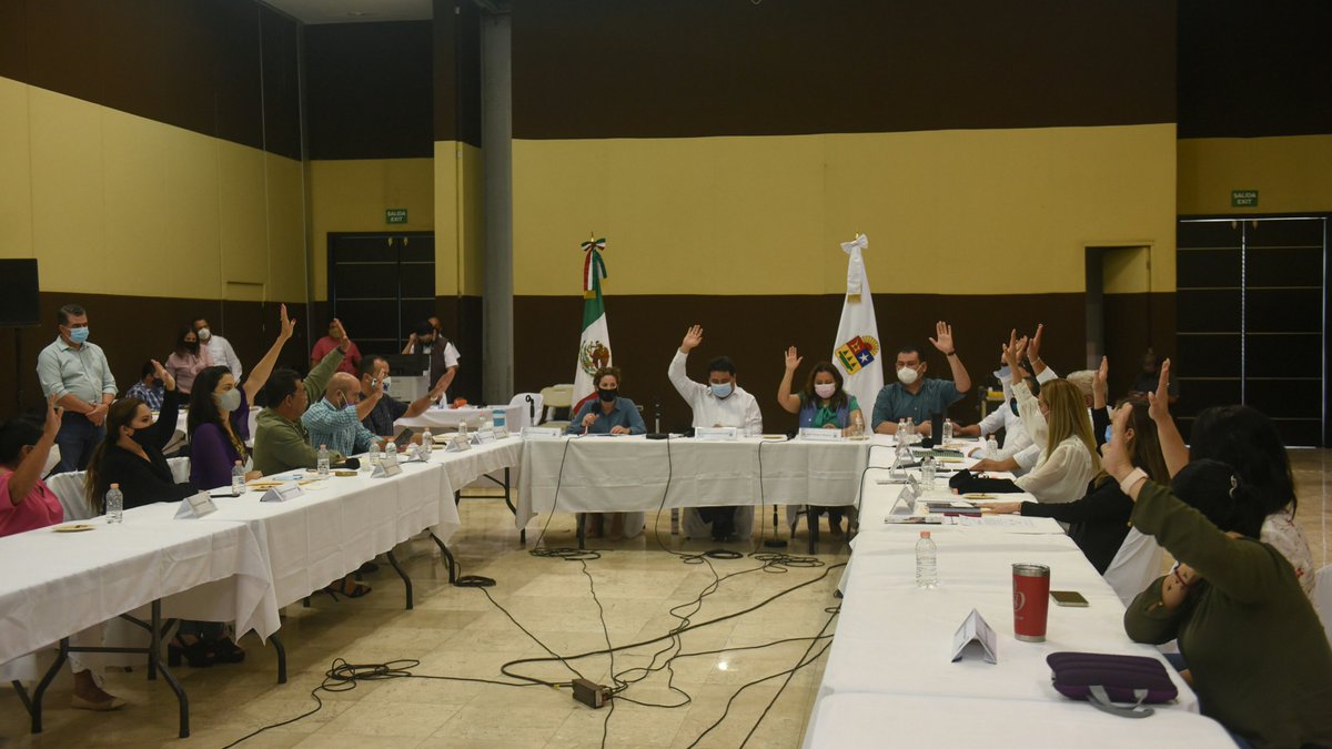 edgar_gasca's tweet photo. Desde una sede alterna seguimos nuestra labor legislativa.
Hace unos momentos la #XVILegislatura aprobó por unanimidad la reforma constitucional en materia de fuero.
#MORENA #TransformandoQRoo https://t.co/RY0qpz4m9Y