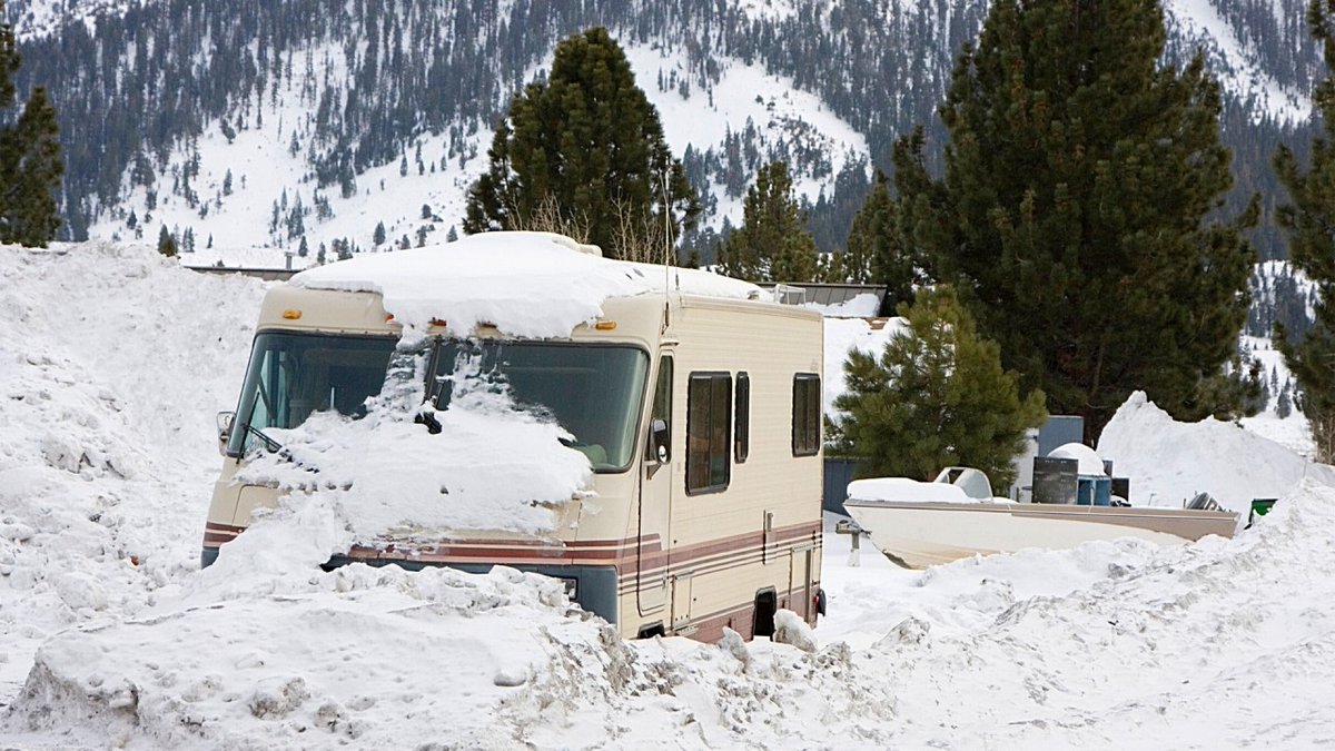 GetawayCouple's tweet photo. Properly winterizing your RV is extremely important. Use the best air compressor for wintering your RV and avoid costly repairs and simplify the process. https://t.co/crUcQabSsj #rvwinterization #rvliving #getawaycouple https://t.co/bH4rlSmlOR