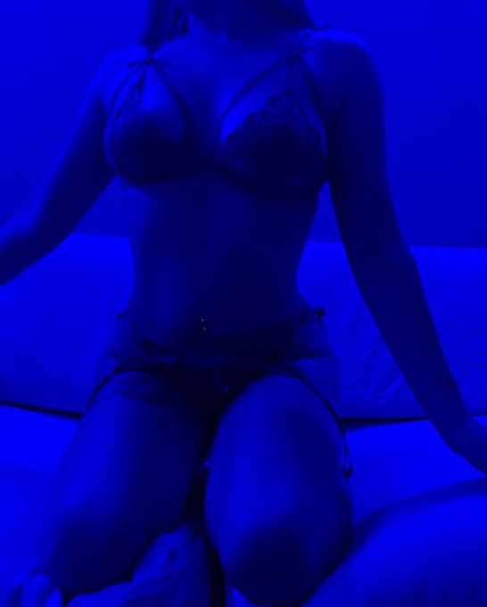 Watch Princess 💋's leaked NSFW photo on TwXstars