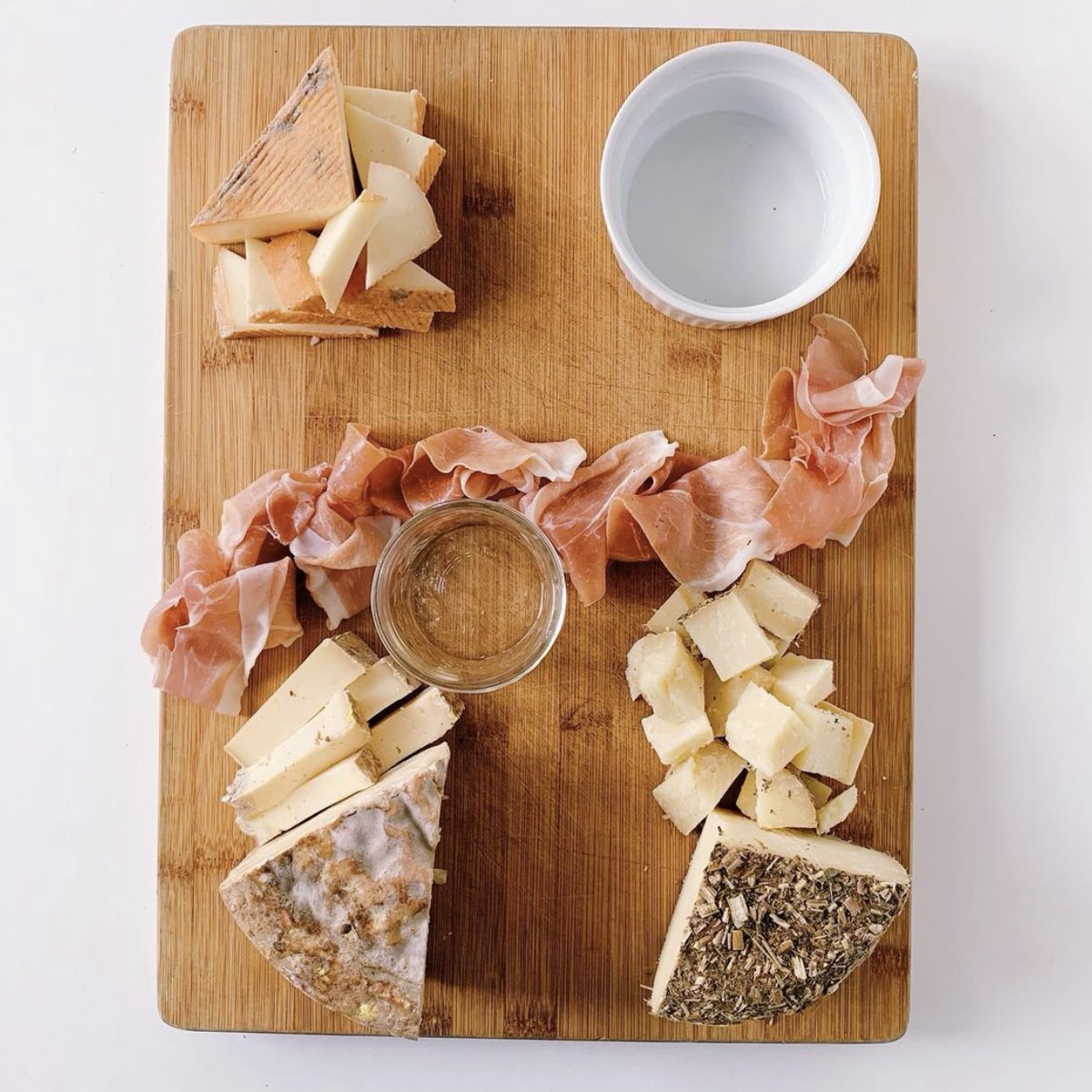 ThatCheesePlate's tweet photo. SWIPE TO BUILD ➡️ That “Italian Cheese” Plate. Today I tried out some delicious Italian cheeses from Forever Cheese Co  #cheesebynumbers
https://t.co/lluPgWCrfY https://t.co/UMBXls3wNE
