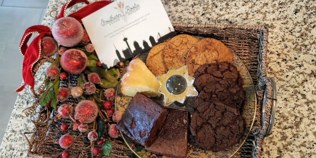 FlicksandFood's tweet image. Treat Your Inner Child to Amazing #SouthernRoots #Vegan #Bakery. Make gift giving something special to the recipient by giving these decadent baked goods. @SouthernRoots_V ow.ly/Jafh30rmPbQ