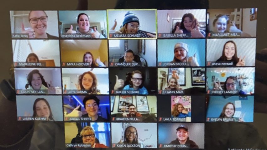 FallPchs's tweet image. Here’s a fun pic from our first meeting yesterday💚
Also don’t forget we have our first official rehearsal tomorrow from 2:00-3:30!! 🎭