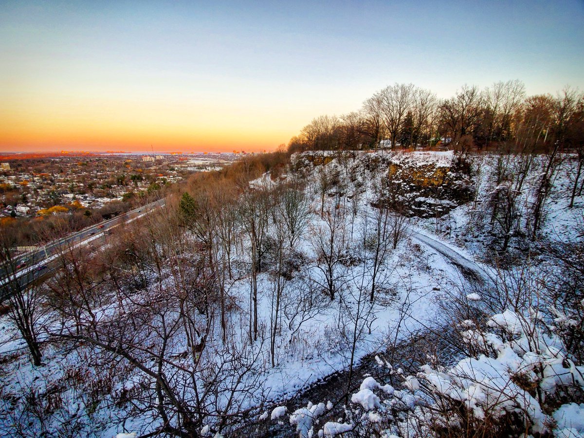 CLIMBHamilton's tweet image. Your prize when you get to the top? Feelings of achievement, fulfillment, overcoming, runner-high, and a whole lot of epic views!

Summit #EverestInHamont, now until December 31st, benefitting great community initiatives. 

climbhamilton.com
#HamOnt