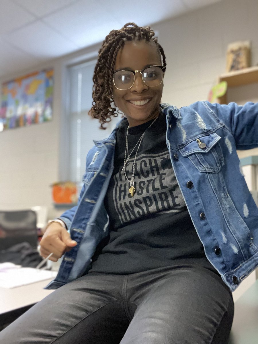 BrownWarrens's tweet photo. SWAG WEEK rocked my new @ShaunWoodly Teach, Hustle, Inspire sweatshirt in this cold weather. #SWAGWEEK https://t.co/sA0KSMcZdr