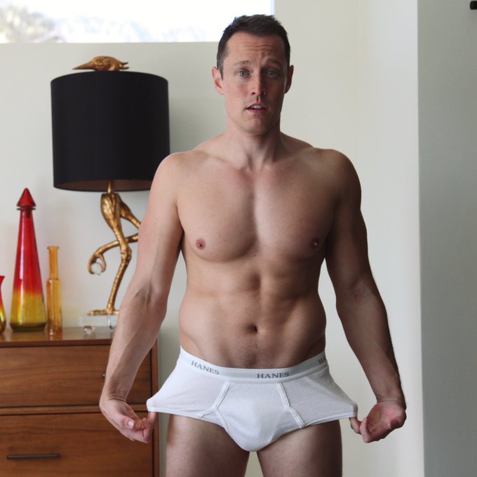 2 pic. Got my sassy undies on today. #tightywhities https://t.co/AZU7kXkVAS