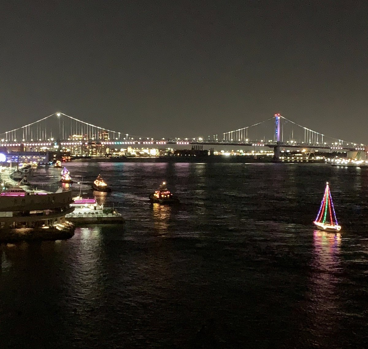 dotesg's tweet photo. Parade of Lights!  ⁦@phillyseaport⁩ https://t.co/uoptyRd9Bv