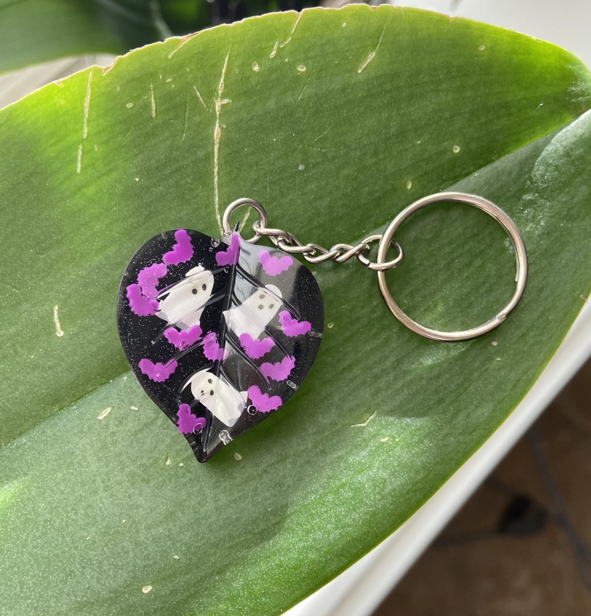 WinnieMHandmade's tweet photo. I’ve combined my Halloween listings to make room for my update this weekend (!!) so check it out and help me clear some inventory! All Halloween pieces are discounted to $5 each! 😱
https://t.co/pSmIthQkeH https://t.co/qgFLDd9JQT