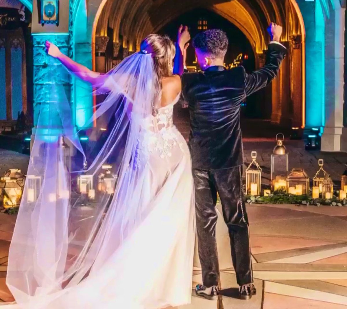 JFisherUpdates's tweet photo. 🚨 NEW | Jordan and Ellie Fisher at their wedding in Disney World !! 💜💍 https://t.co/RZMtJy8As0