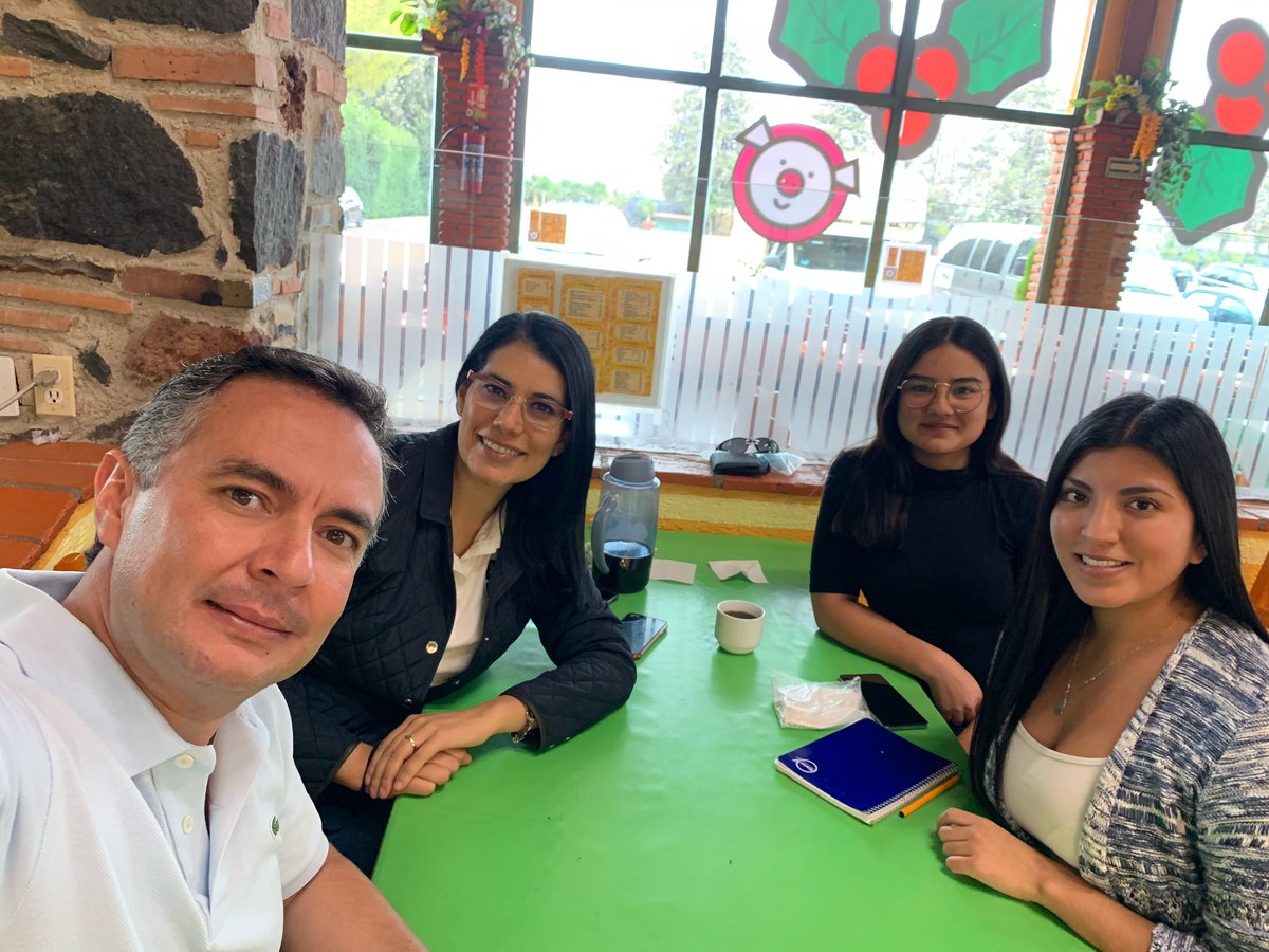 loremarinm's tweet photo. Para un día de trabajo, qué mejor que unos deliciosos taquitos de carnitas en el restaurante #LosCochinitos ¡Visítalo pronto, es originario de #Chalco y su comida te encantará! 🐷🌮😋
Además cumplen con todas las medidas de higiene y prevención. https://t.co/gsxA6XJD5b
