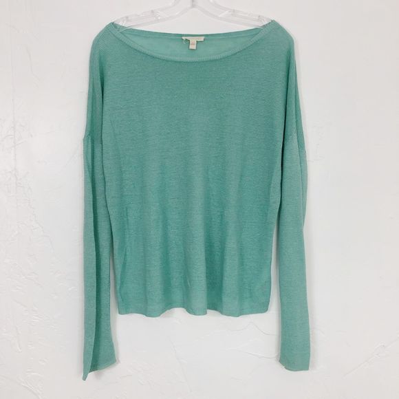 MicaelaCain2's tweet photo. So good I had to share! Check out all the items I'm loving on @Poshmarkapp from @RachelM33201899 #poshmark #fashion #style #shopmycloset #jeffreestar #eileenfisher: https://t.co/kt3GuYGwA4 https://t.co/M0U2Dn0kCB