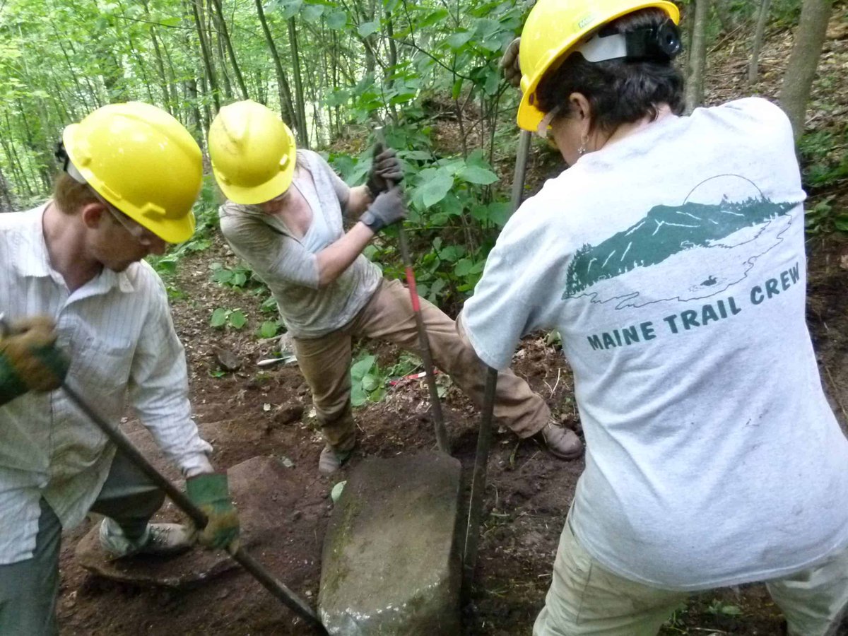 Put your passion for the Appalachian Trail to work! Apply for summer trail crew jobs in Maine and make friendships that will last a lifetime.

Maine AT Ridgerunner and Maine Trail Crew positions are looking for applications.

Ridgerunners will meet, greet, matc.org/index.php/empl…