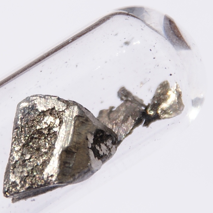 NewsBFM's tweet photo. The Kedah government has awarded a permit for a KL-based JV company, to extract rare earth elements worth up to RM62 billion in the state. It claims the elements are not radioactive and that the firm will not mine the material, but will instead use pipes to extract it. https://t.co/9xbgu9iJ1x
