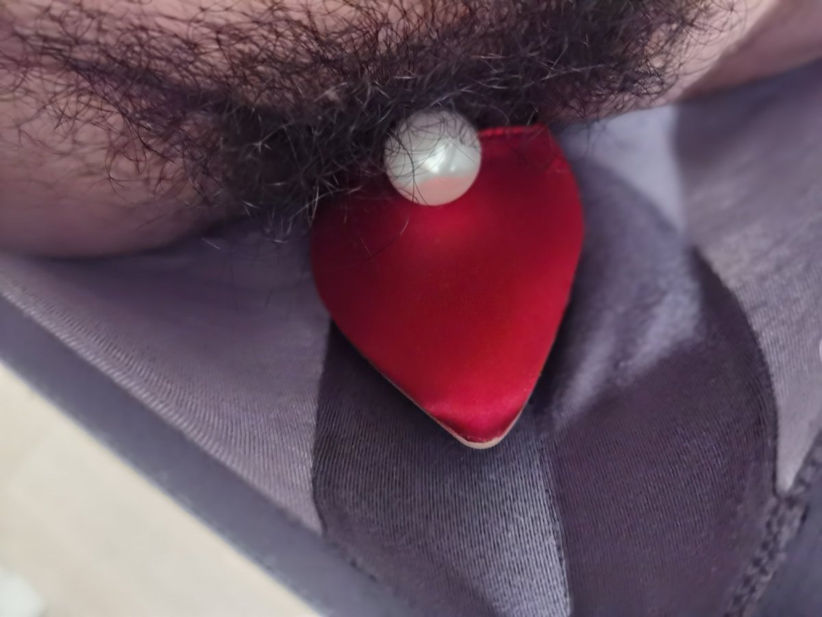 预告上吊照，最近尝试买了双美女的原味高跟，运气好第一次入就是热乎婚鞋，本人真实照片，上脚图，小红书和微博都找到了，更有大量生活照，美滋滋