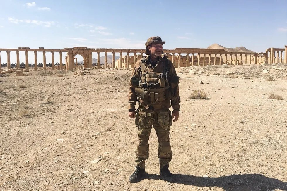 Interesting interview with Marat Gabidullin, a former Wagner contractor who fought in Syria and was wounded in Palmyra in 2016. Before joining Wagner, he graduated from RGVVDKU, served in the VDV, and was imprisoned in 1997 as a gang member. 53/ https://meduza.io/en/feature/2020/12/03/guys-you-re-destined-for-war