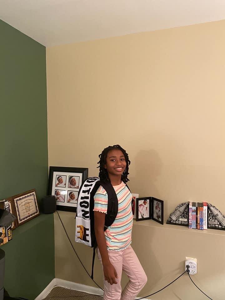 ebony_edition's tweet photo. #EEDaily Our #CustomerCrush this week is the beautiful Madison! Ms. Madison has a large “Are You Poppin’ Tho” bookbag💘You can purchase any one of our large bags on our website. They’re a great present for the holidays! 🧸💛https://t.co/J08sGsZhjn https://t.co/dRSqujRNXF