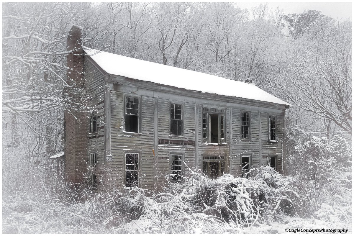 CagleConcepts's tweet photo. "Abandoned in the Snow"  on 12/1/20  Old Civil War Hospital in Morristown Tn.. 12/1/20 @wbirbeth  @wvlt  @WVLTHeather  @WVLTCasey  @10weather #abandoned  #snow #snowfall2020 #Tennessee https://t.co/MY6KJbVS0I