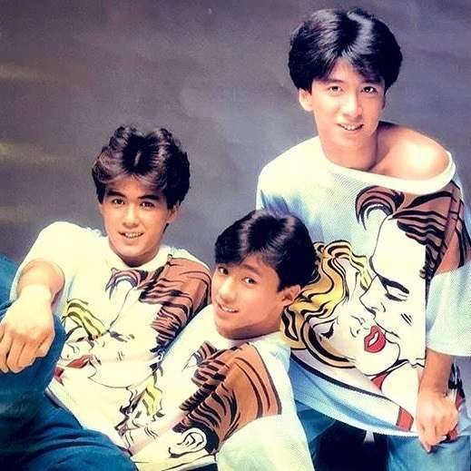 ニッキ おはよう😊 今朝から目覚ましアラーム ダイヤモンドアイズの曲