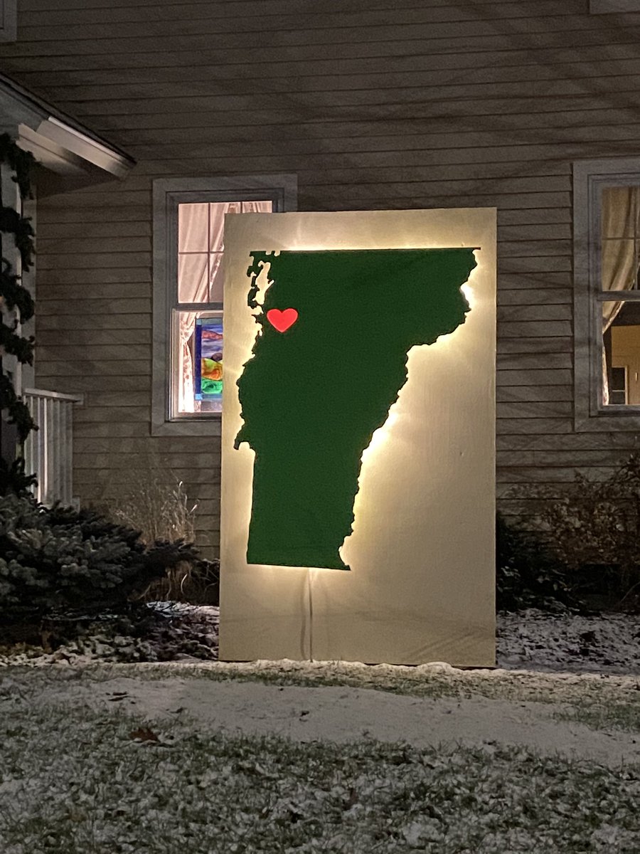 Spotted in Essex Junction while checking out lights tonight ✨✨ #vtlightstheway