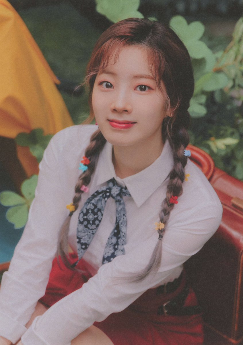 Dahyun as Aijo Karen(she would most certainly talk about lesbian theater fight club just like Karen did)