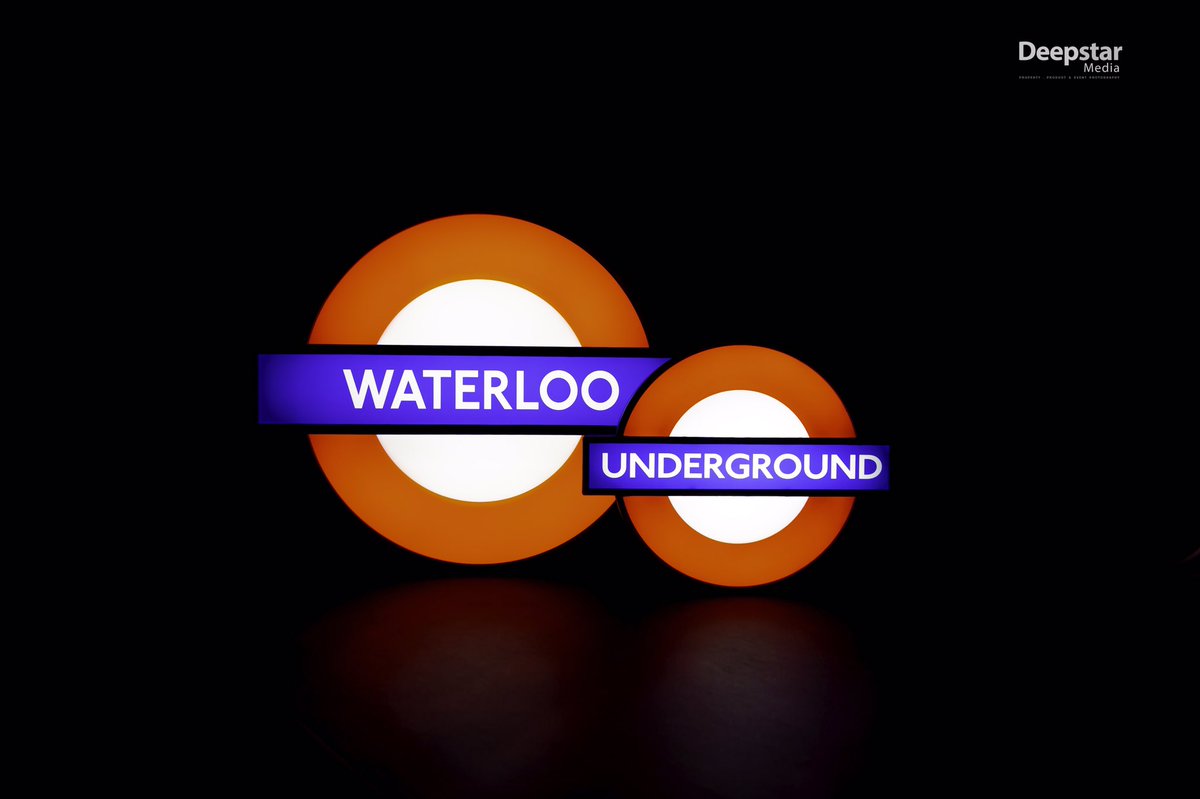 deepstarmedia1's tweet photo. Everyone loves the London Underground Roundel don’t they ????? @ltmuseum @TfL @visitlondon #ltmuseum #tfl #undergroundlightbox #londonunderground https://t.co/1pbbHR0W8N