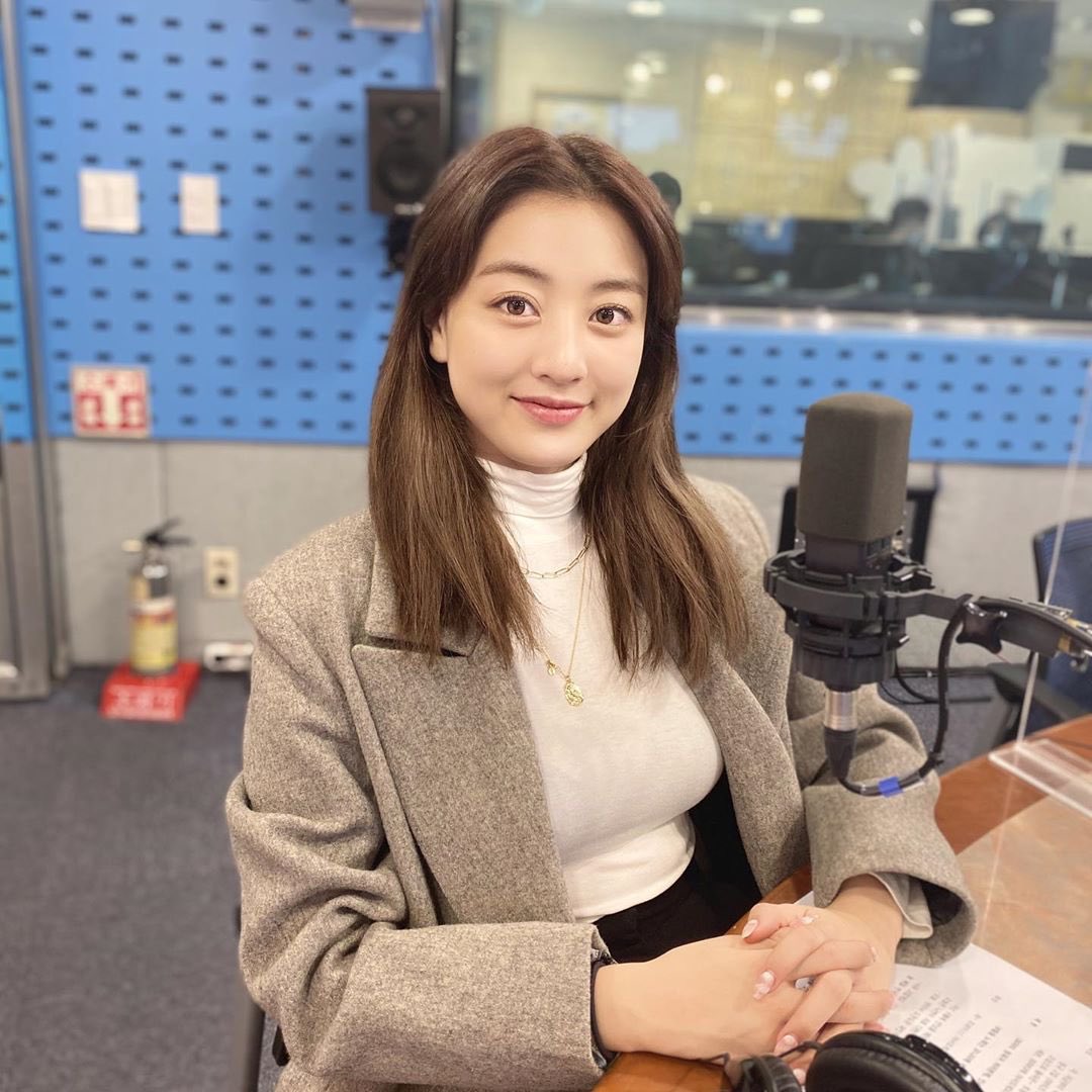 Jihyo as THIS IS TENDO MAYA POSITION ZERO. Powerful women with powerful voices that powerfully sing powerful songs i want them to duet but Maya would probably just want to fight Jihyo