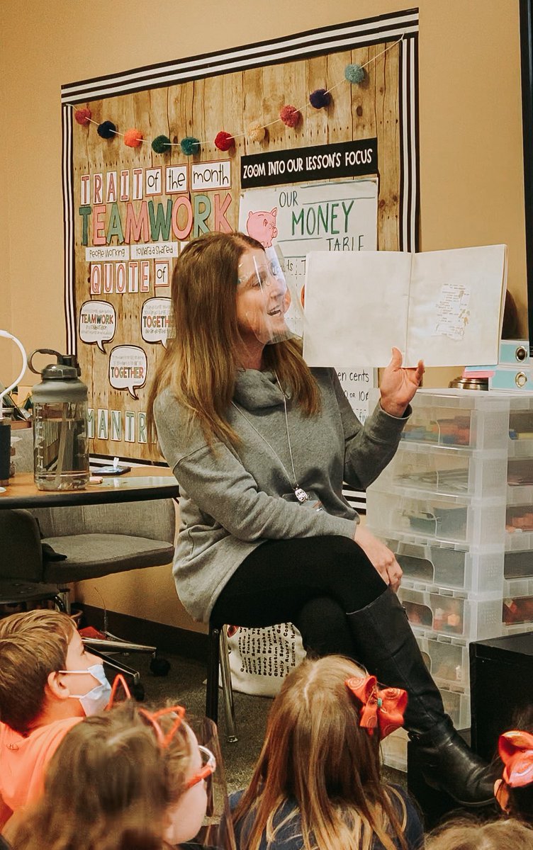 We had such a special surprise reader today! 💕 <a href="/michellegaskamp/">Michelle Gaskamp</a> you made their day &amp; they loved reading our new class book with you! #JRErocks <a href="/kisd/">kisd</a>