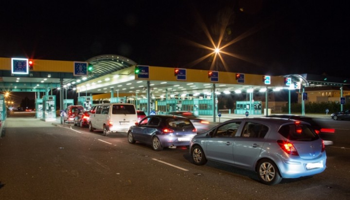 Pasi3Buda's tweet photo. ℍ𝕦𝕟𝕘𝕒𝕣𝕪ℕ𝕖𝕨𝕤
#Hungary has extended the temporary #bordercontrol introduced on the full length of internal #Schengen border until Jan. 31st ��🇺😷🔒⛔
➡️ #bordercrossing #bordercrossingHUN #bordersHUN #borders  #bordersEU #PKakorona 
https://t.co/ffZzzswpB9 https://t.co/cPP11yJhcW