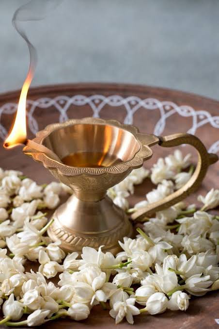 It is said that the oil lamp can attract the sattvik vibrations spread over a maximum distance of 1 meter while the ghee lamp can attract sattvik vibrations spread over till Swarga Lok.