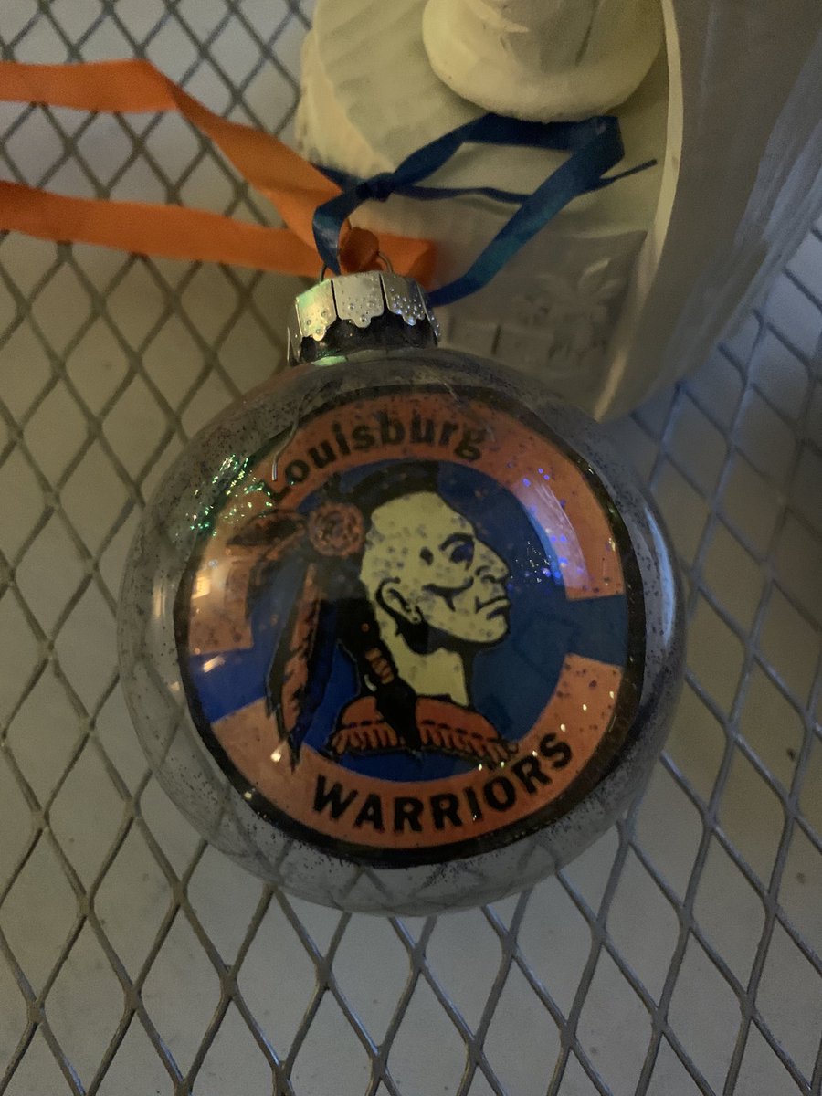 LHSART12345's tweet photo. #lhs #ornaments 🎄 https://t.co/wY3yjQZbTx