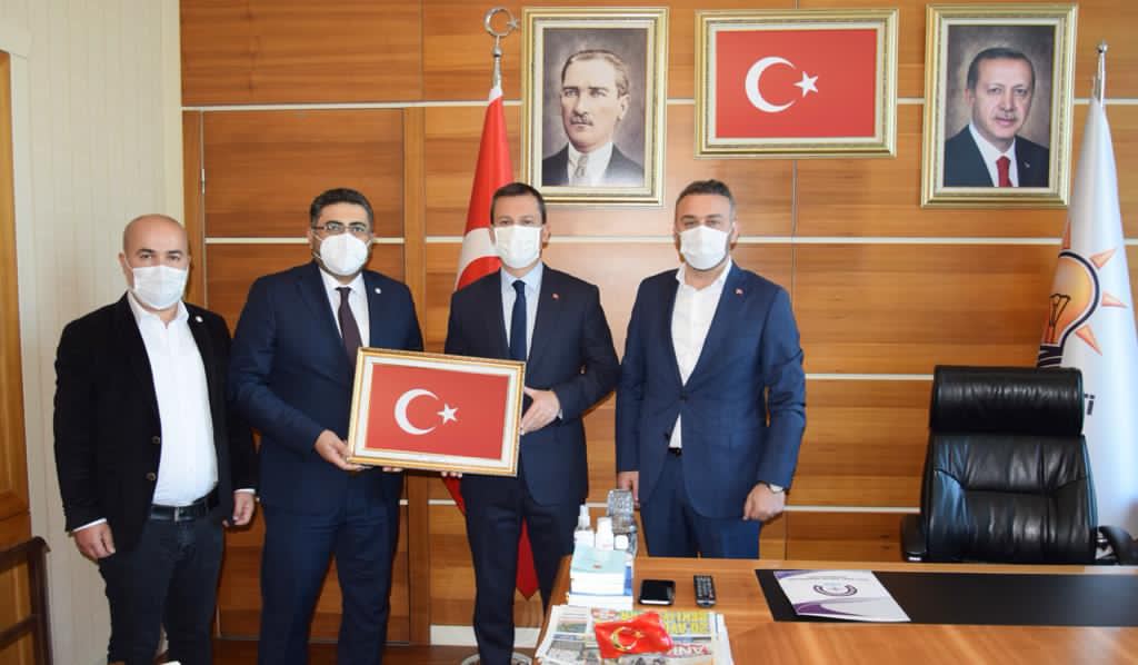 ozelderfed's tweet photo. Değerli İl Başkanları, Kıymetli Kurucu Temsilcileri ;
Genel Başkanımız  Sn. Yunus KILIÇ , Yüksek İstişare Kurul Üyeleri Sn. Sami GÜLSUYU ve Sn.  Mehmet TAN ile birlikte AK Parti Genel Sekreteri ve MKYK üyesi Sn. Fatih ŞAHİN ' i Makamında Ziyaret Etti.https://t.co/Qxfx0WUL8i https://t.co/LSfPl6gpYj
