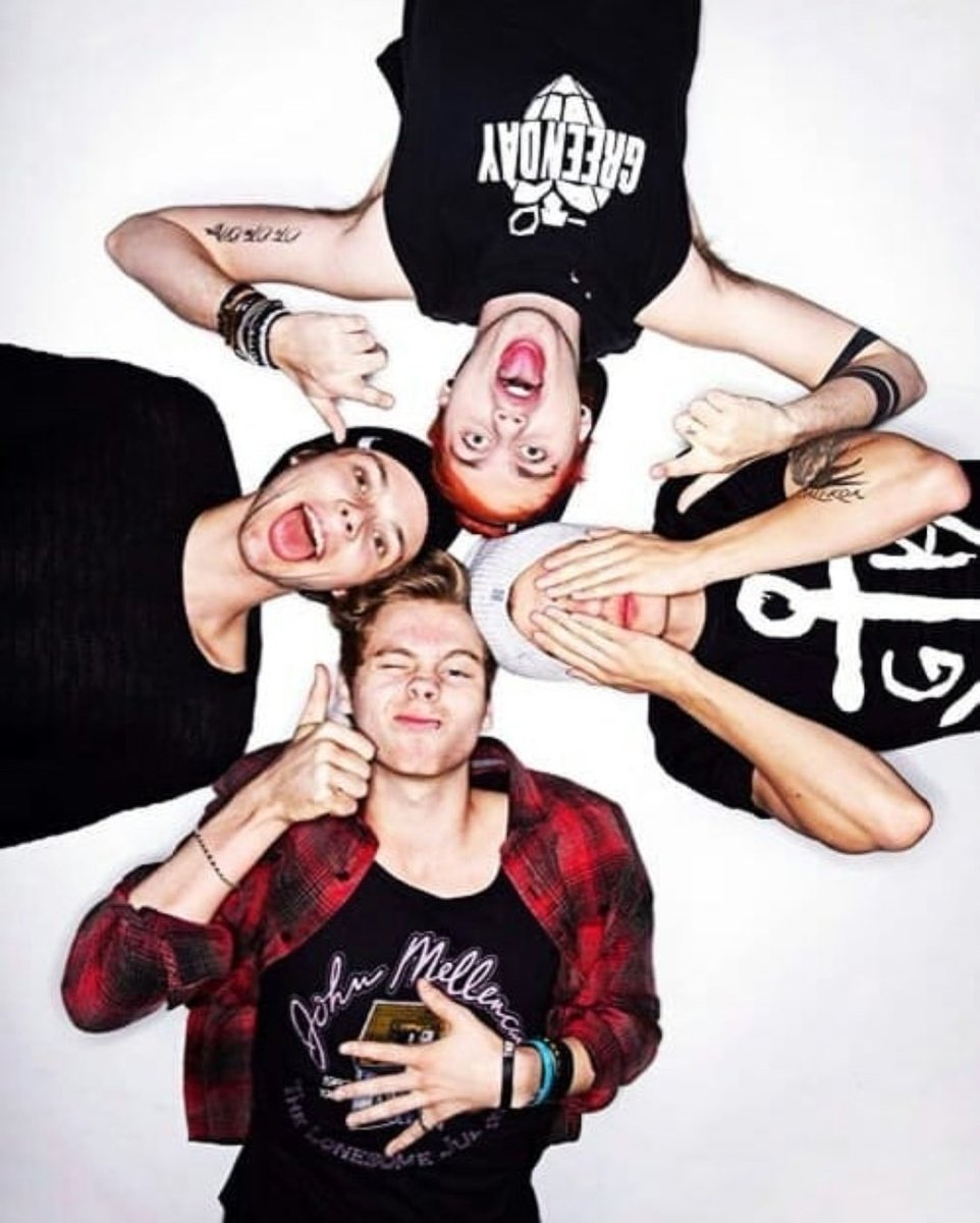JustASimpMore's tweet photo. Basta, me iré a llorar ahora mismo 🥺 #9YearsOf5SOS https://t.co/MvBWmcoCLV