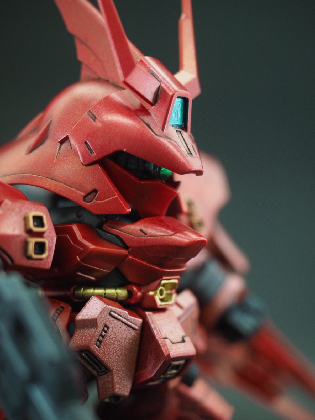 まいん 模型と写真が好きなオジサン Twitterissa Sdサザビーをガンダムマーカーエアブラシシステムのメタリック塗料で全塗装 Sdとはいえサザビーは情報量多いので映えますね ロイヤルメタレッドメインで一部メタレッドで塗り分け ガンプラ Sdサザビー ガンダム