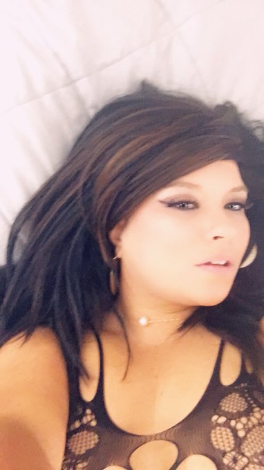 about to go live on stream chat https://t.co/nx0v8geQOh<a href="/tag/sexting"class="tags"><span>#sexting</span></a><a href="/tag/menforwome"class="tags"><span>#menforwome</span></a>