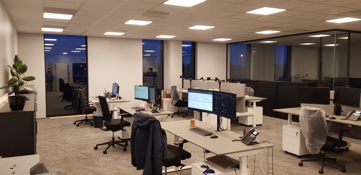 ICTLECOT's tweet photo. Vriidag 30 november 2020 nam de ict-afdeling als eerste zijn intrek in het nieuwe administratief centrum LSC in Heule 🥂 https://t.co/9waraNovTn