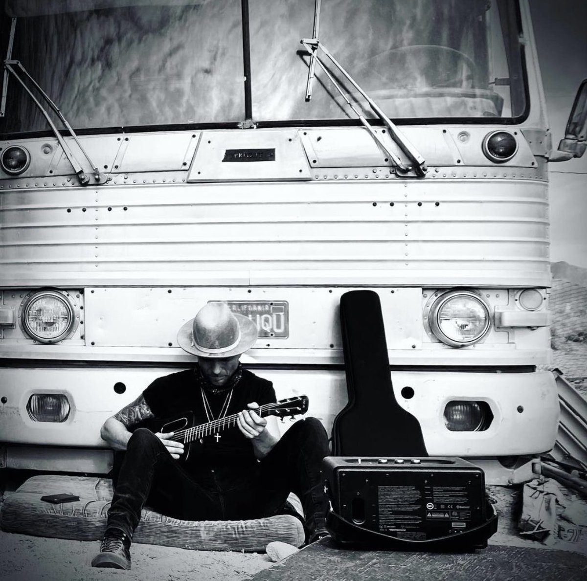 LDGAngels's tweet image. A shot from the new Video for new single #FREE 
Out everywhere Dec 11th
First time Luke directed a music video..🤪his very happy with how it turned out.. available on the 11th also.. he can’t wait to share! With you all 🤓and as always he is sending ✌🏼❤️xxx