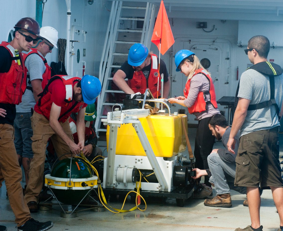 eilonzach's tweet photo. 30/30 seismometers on board, purring with #data. Tremendous thanks to this wonderful group of enthusiastic, dedicated scientists, the whole crew of the @RVRogerRevelle, and the @Scripps_Ocean OBS team for these successful recoveries. #NSFfunded #PacificORCA #OBSIC_now https://t.co/Uxq7suVUuk