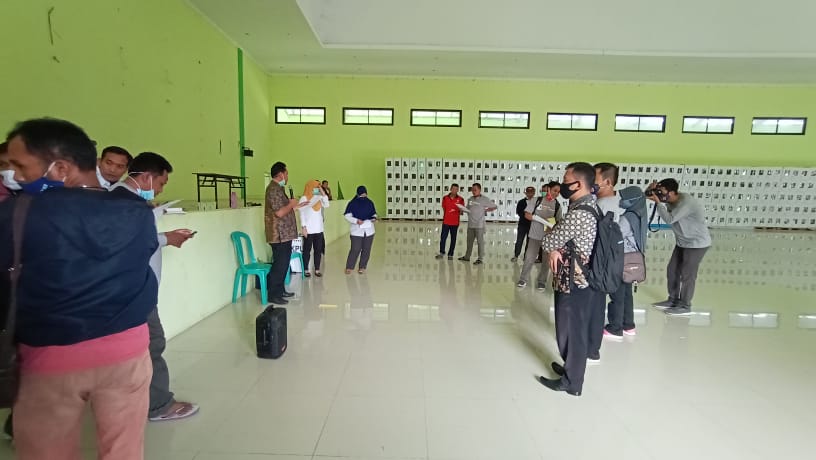 ppswonosekar's tweet photo. Kamis, 03 Desember 2020
Pengepakan logistik di gedung IPHI Demak 
#kpudemak
#ppkkecamatankarangawen
#ppssekecamatankarangawen https://t.co/AwFnAvkuqv