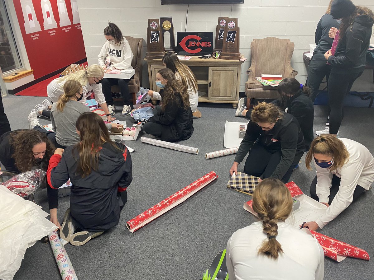 “For it is in giving that we receive.”
Special night for our Jens as we shopped & wrapped gifts for local Angel Tree kids. #SpiritofChristmas🎄🥰🎁