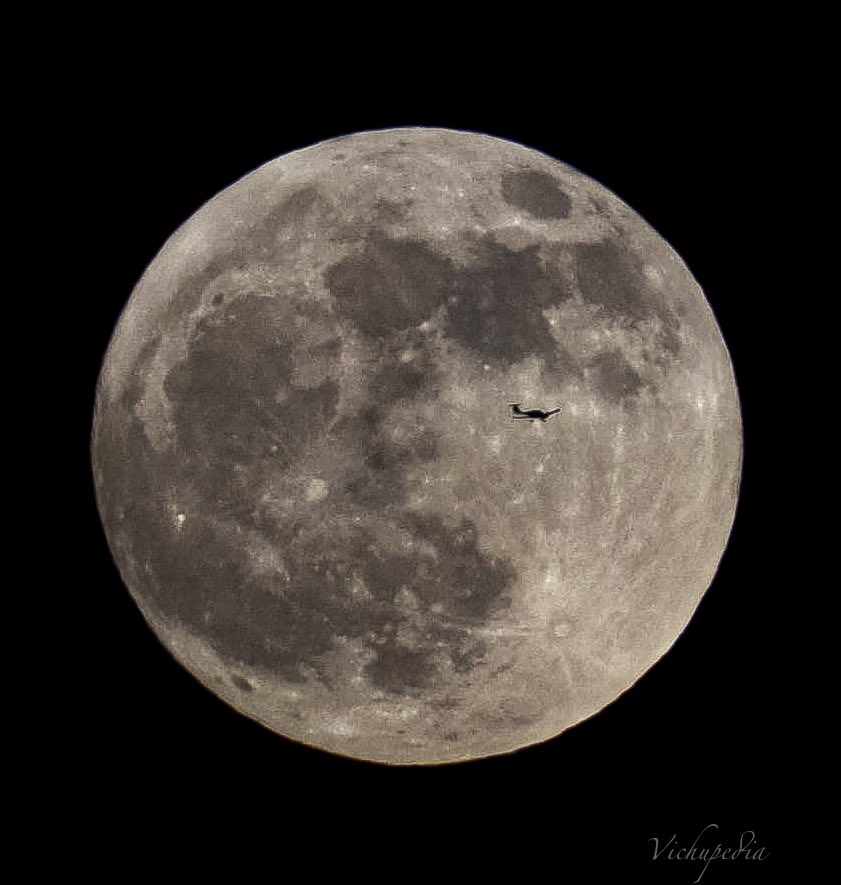 ctrlaltchai's tweet photo. Couple of pics Full moon 🌕 & small plane crossing it captured on Sunday. https://t.co/Kabe63Fm6I