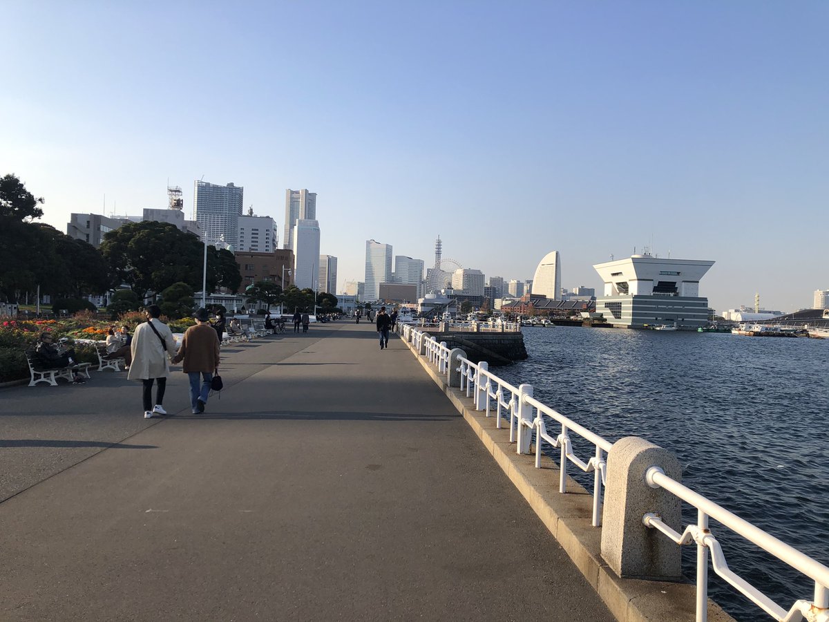 santaisfit's tweet photo. Good morning! Very chilly today - just like the North Pole! Today’s run took me to Osanbashi - the bridge between Yokohama and the world...#fit2020 #HSBCISFIT https://t.co/qDAhpgmlSy