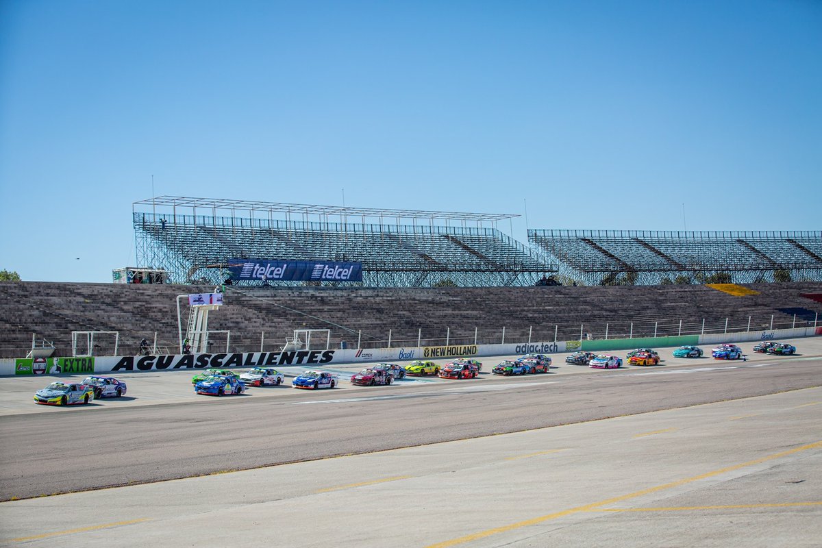 Con una fecha por disputarse de la campaña 2020, de la @NASCARPEAKMX #México  la organización dio a conocer un calendario tentativo para el 2020, el cual contempla 12 fechas, dos de ellas a realizarse en el <a href="/OvaloAGSmx/">OvaloAgsMx</a>  #Aguascalientes  (OAM).

 htl.li/hHlh30rmRvQ