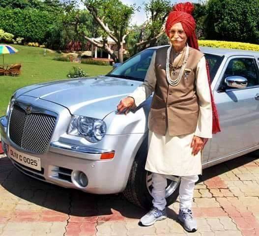 MrnitinSingh's tweet photo. Mahashay Dharampal Gulati owner of MDH who was born at sialkot (pakistan) and great businessman from India passed away at the age of 97.
Om shanti 🙏😓.

#MDH
#DharampalGulati https://t.co/du3PLN77FF